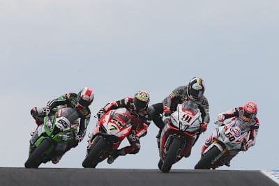 Spannend: Auf Phillip Island 2015 kämpften bis zu vier Hersteller um den Sieg