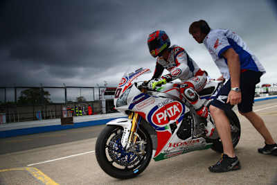 Die schwarzen Wolken üebr Donington Park waren für Michael van der Mark ein Omen