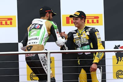 Kenan Sofuoglu (li) gab Kyle Ryde einen guten Rat – nun hat der vierfache Weltmeister 2016 einen Gegner mehr