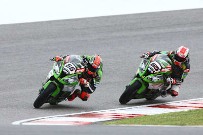 Die Kawasaki-Asse Jonathan Rea (65) und Tom Sykes (66) sind die stärkste Fahrerpaarung 2015 