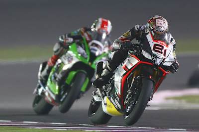 Das Duell zwischen Jordi Torres und Weltmeister Jonathan Rea in Katar (Lauf 1) war ganz sicher nicht zweitklassig