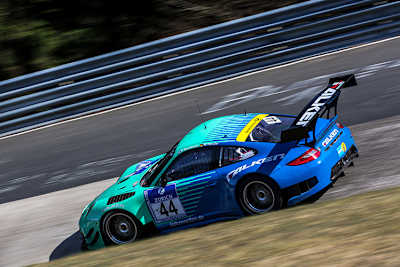 Auch auf dem neuen Porsche 911 GT3 R prangern die Namen Henzler, Dumbreck, Imperatori und Ragginger