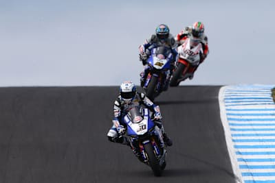Sylvain Guintoli (50) vor Alex Lowes und Nicky Hayden