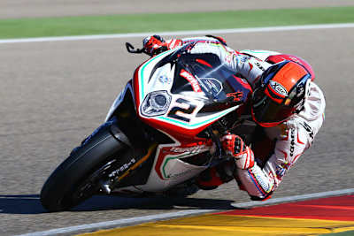 Leon Camier spricht von Top-6, doch im Regen kommt der MV Agusta-Pilot für viel bessere Ergebnisse in Frage