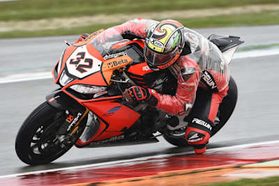 Die gute Fahrbarkeit der Aprilia RSV4 zahlte sich im Regen aus