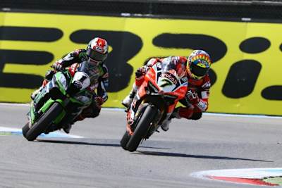 Jonathan Rea und Chaz Davies fighten nicht nur auf der Rennstrecke gegeneinander