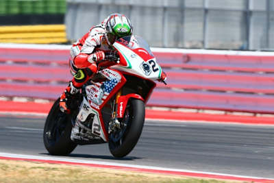 Leon Camier zeigt als einziger MV Agusta-Pilot bewundernswerten Einsatz