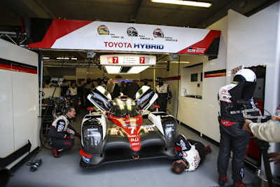 Der  Skidblock des Audi R18 #7 hatte sich zu stark abgenutzt