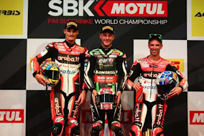 Sieger Jonathan Rea im Sandwich der Ducati-Piloten Chaz Davies und Marco Melandri
