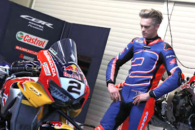 Leon Camier wird die Red Bull Honda am Mittwoch erstmals auf der Rennstrecke bewegen 