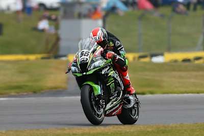 Tom Sykes musste im zweiten Rennen der Superbike-WM in Donington Federn lassen
