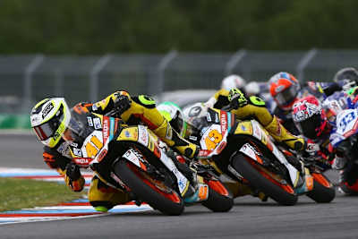 Jan-Ole Jähnig (41) vor seinem Teamkollegen Luca Grünwald (43)