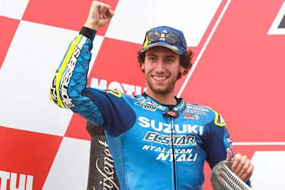 Alex Rins feiert Platz 2 in Valencia