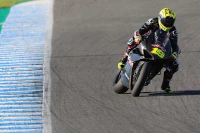 Am Kurveneingang verhält sich die Panigale V4R noch gut