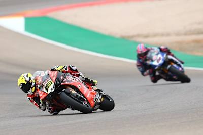 Lange kann Yamaha-Ass Alex Lowes der Ducati von Alvaro Bautista nicht folgen