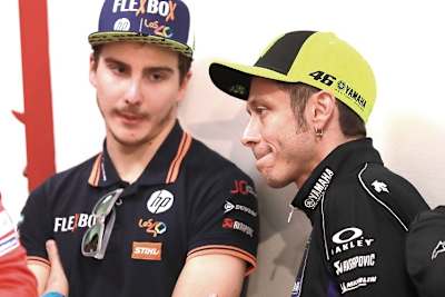 Lorenzo Baldassarri im Gespräch mit Mentor Valentino Rossi