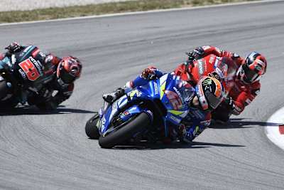 Alex Rins kämpfte in Barcelona mit Quartararo und Petrucci um das Podium