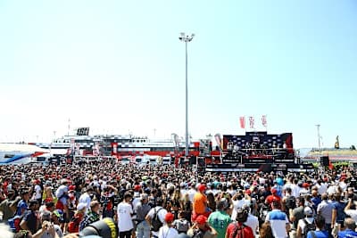 In Misano ist es im SBK-Paddock rappelvoll