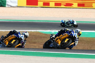 Federico Caricasulo in Portimao vor Randy Krummenacher