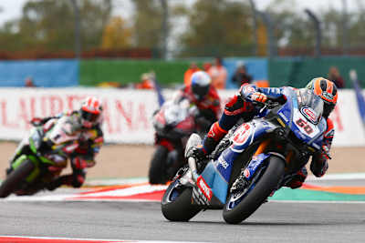 Michael van der Mark führte lange im ersten Rennen in Magny-Cours
