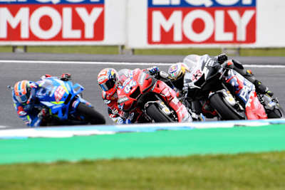 Andrea Dovizioso im Kampf mit Jack Miller, dahinter Alex Rins