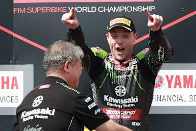 Heute ist Alex Lowes unter anderem mit Regale aufbauen beschäftigt