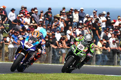 Michael van der Mark (Yamaha) vor dem späteren Sieger Alex Lowes (Kawasaki)