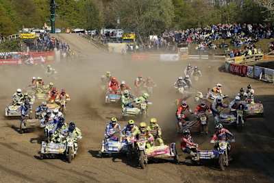 2. Start 82=Bax, 12=Wilkinson, 87=L.Hendrickx, im Mittelfeld schießt 37=Blank nach links