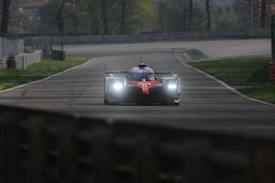 Ein Toyota TS050 Hybrid auf der Strecke in Monza