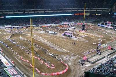 Die Saisoneröffnung der US-Supercrossmeisterschaft findet traditionell in Anaheim statt