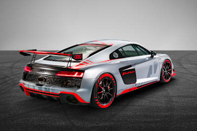 Die 2020er Version des Audi R8 LMS GT4 von hinten