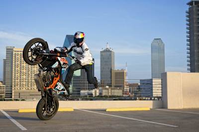 Aaron Colton zählt zu den angesagtesten Stunt-Piloten