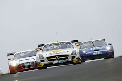 Alguersuari startet im Mercedes-Flügeltürer