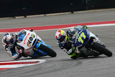 Texas-GP: Domi Aegerter (77) im Rennen vor dem späteren Sieger Viñales