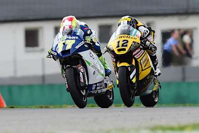 Brünn-Rennen in der Moto2: Domi Aegerter (77) gegen Tom Lüthi (12)