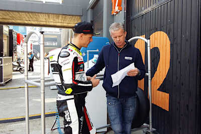 Dominique Aegerter mit Patrick van den Goorbergh