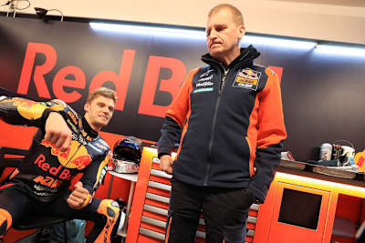 Aki Ajo mit Brad Binder