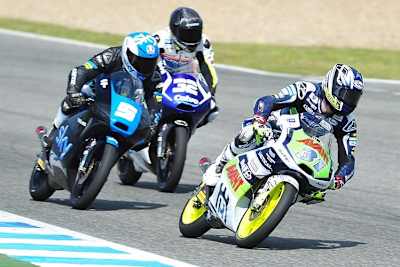 Neue Marke in der Moto3-WM: Niklas Ajo (vo.) fährt eine der beiden Husqvarna (hinten KTM-Piloten Fenati und Kornfeil)