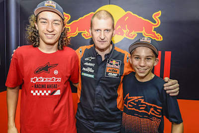 Can und Deniz Öncü (r.) mit Teamchef Aki Ajo