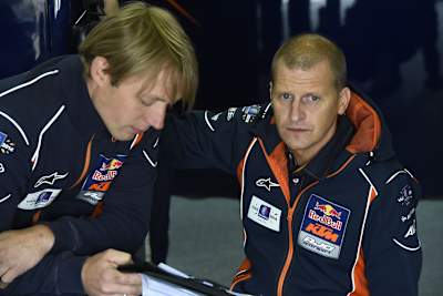 Elektronik-Ingenieur Patrick Unger mit Teamchef Aki Ajo