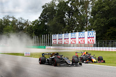 Alex Albon im Zweikampf mit Kevin Magnussen