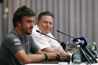 Fernando Alonso und Zak Brown heute in Bahrain