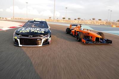 Fernando Alonso gab sowohl im NASCAR-Renner als auch im GP-Auto von 2013 Gas