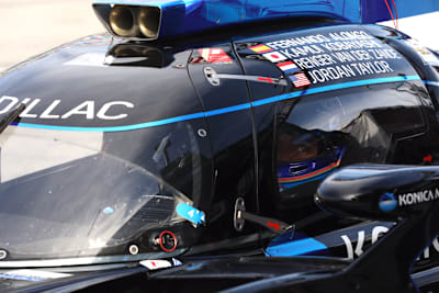 Alonso in seinem Cadillac