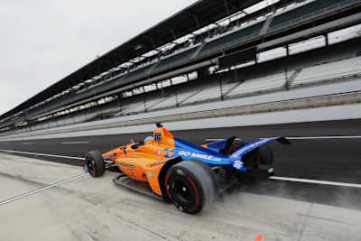 Fernando Alonso geht auf die Strecke