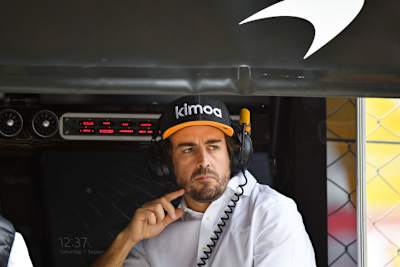 Fernando Alonso gibt in Belgien 2016 Interviews