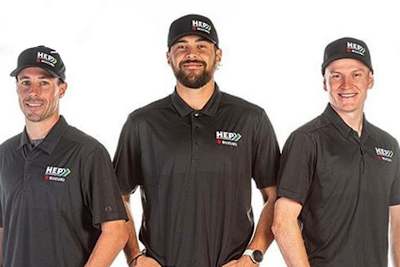 Max Anstie (rechts) startet neben Kyle Cunningham (links) und Adam Enticknap in den USA für das Team HEP Motorsports Suzuki