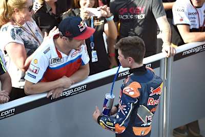 MotoGP-Ass Jack Miller gratuliert Billy van Eerde zum Sieg