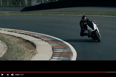 Uups: Schon wieder den Kurvenscheitelpunkt (Apex) verpasst hier der Fahrer der Segway Apex