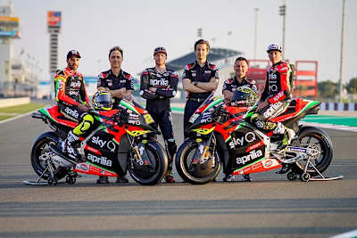 Die Aprilia-Mannschaft: Das Werksteam bekam die Plätze dank Gresini